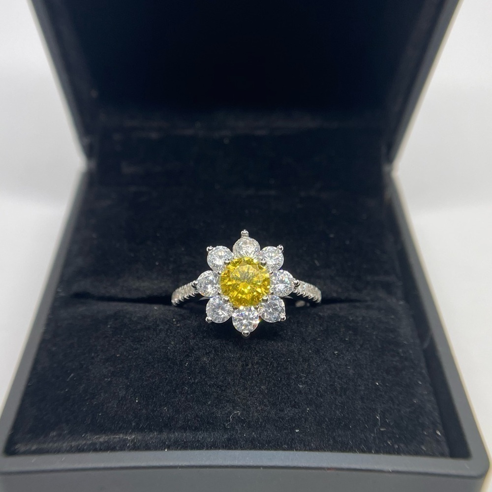 Moissanite Canary Yellow Ring 1 Ct Unique Flower Design 925 18k Brilliant Round - Picture 1 of 11